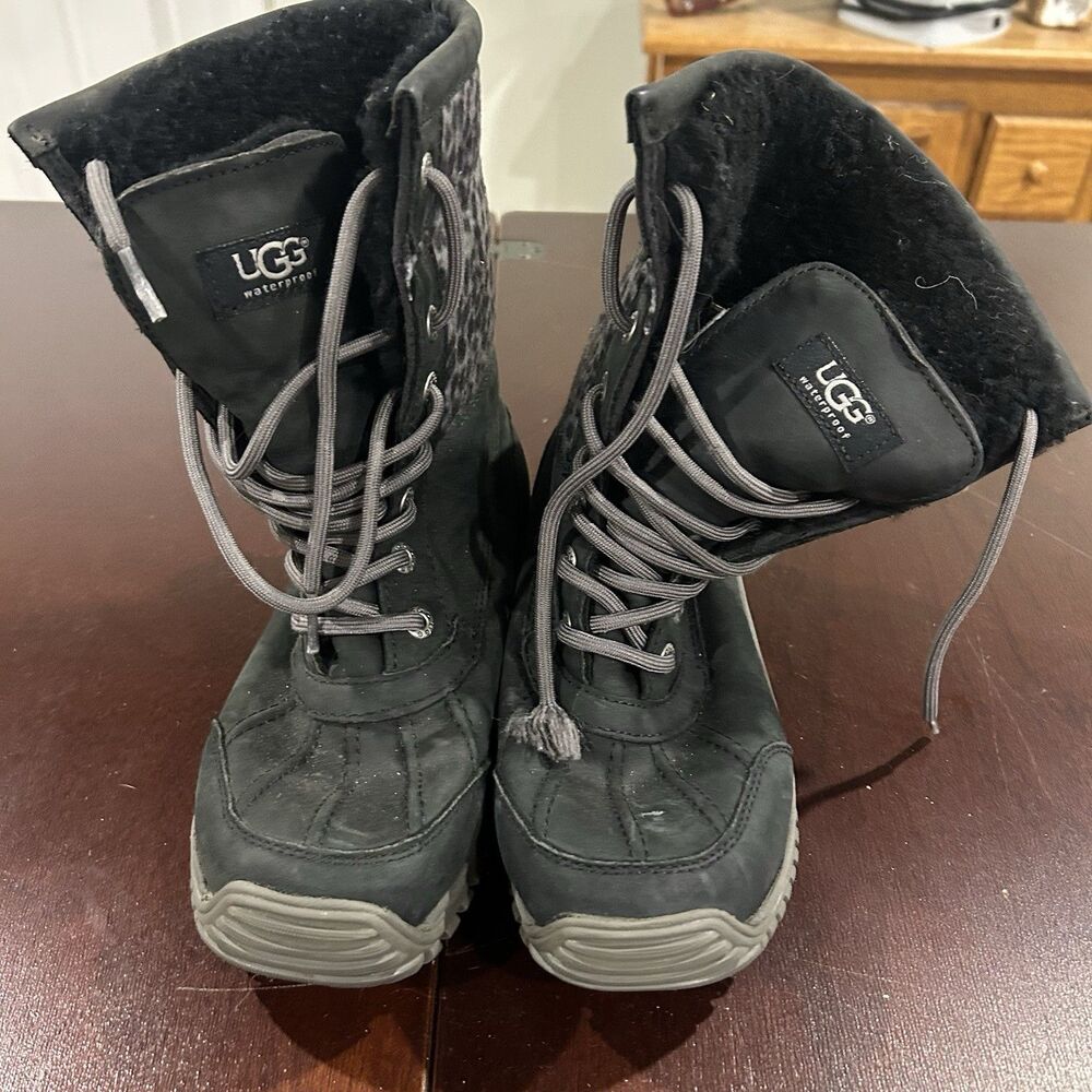 UGGS Black Leopard Snow Boots Lace-Up Vibram Sole US 6 1102936 Waterproof